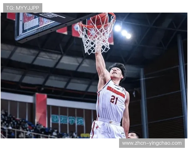 张昊内线强硬表现斩获13分 新赛季有望入选广东队12人大名单 张昊内线强硬表现斩获13分 新赛季有望入选广东队12人大名单