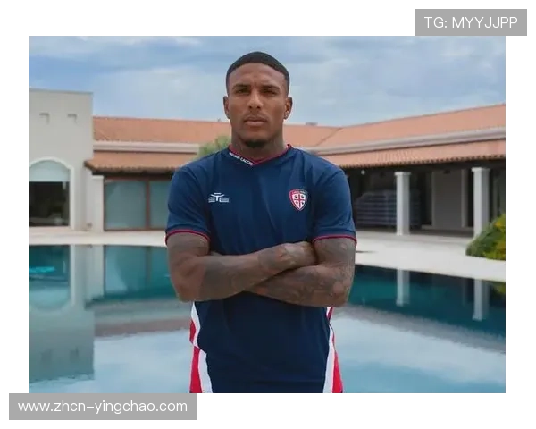 弗罗伦肖中场拦截,卡利亚里反击无果 弗罗伦肖中场拦截,卡利亚里反击无果